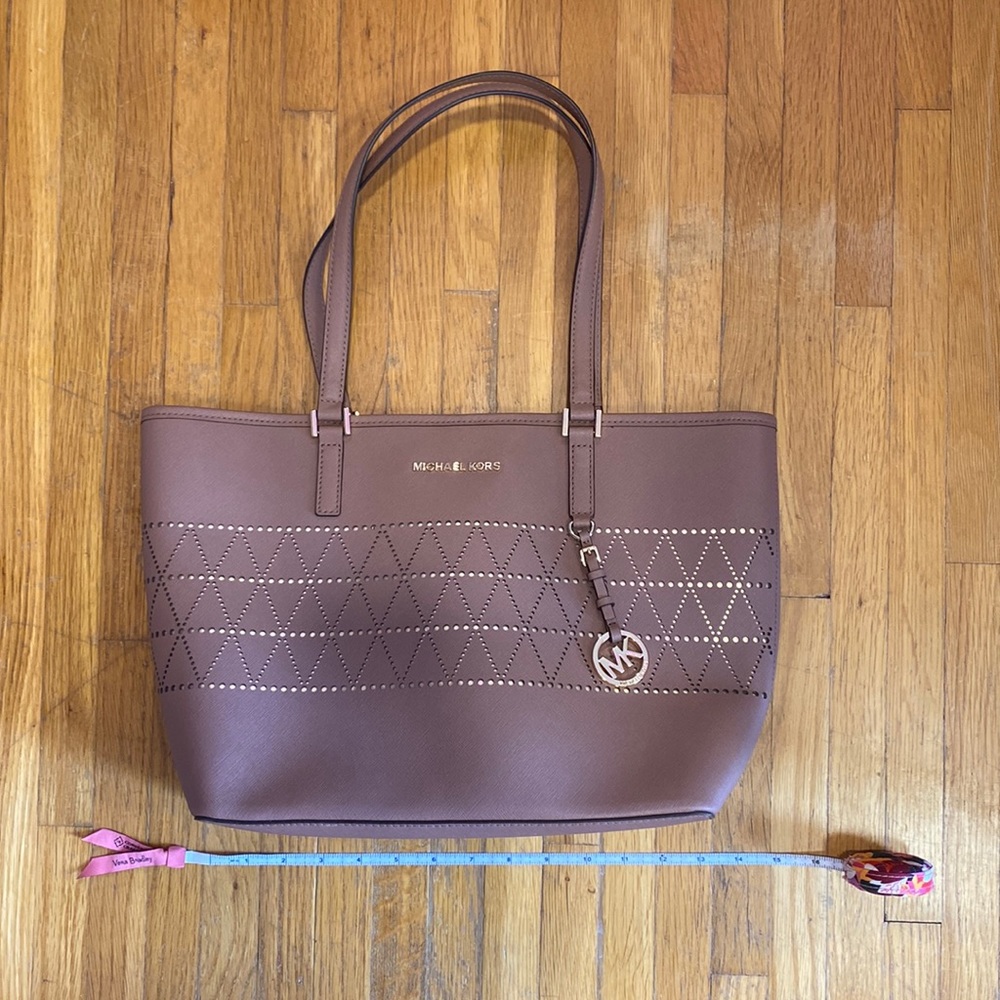 “As is” used gorgeous Michael Kors shoulder bag.